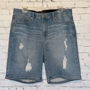 Torrid sky high skinny Bermuda shorts distressed size 18